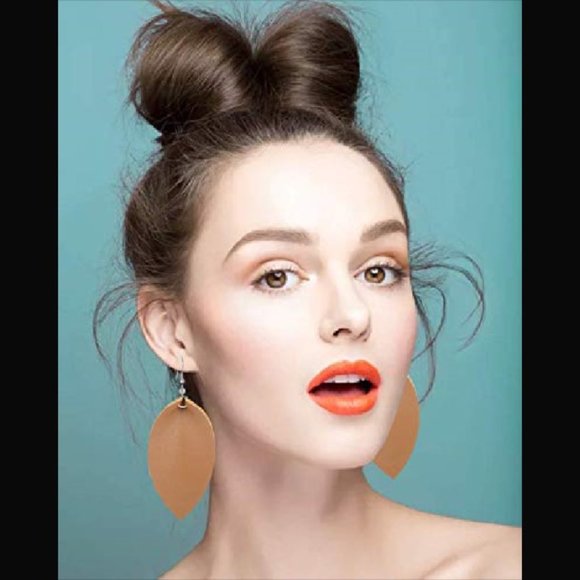 20 Pairs of Tear Drop Faux Leather Earrings - Picture 4 of 4